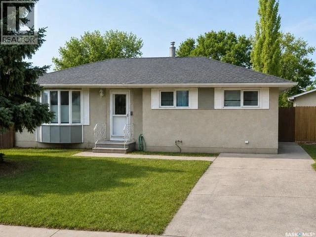 445 WINNIPEG AVENUE S, Saskatoon, Saskatchewan, S7M3M6, Saskatoon, Saskatchewan — photo 1 of 5