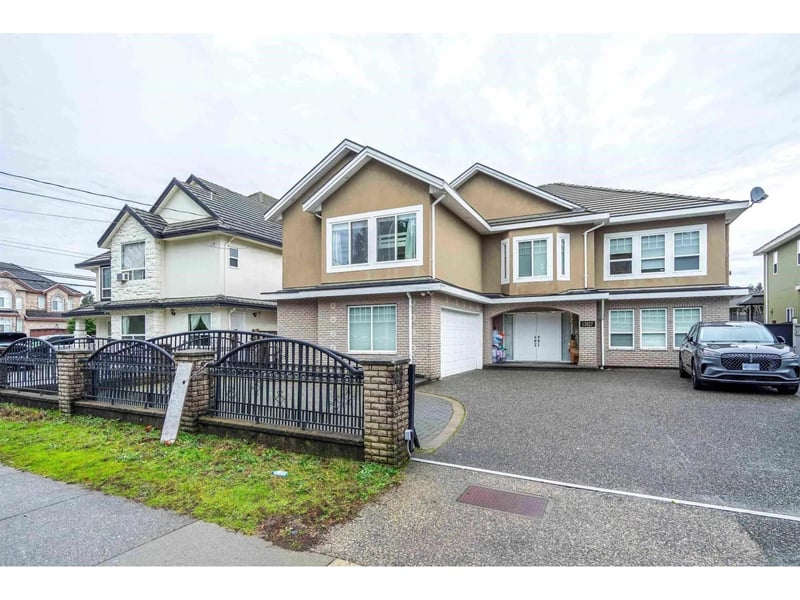 13027 68 Avenue, Surrey, British Columbia, V3W2E5, Surrey, British Columbia — photo 1 of 5