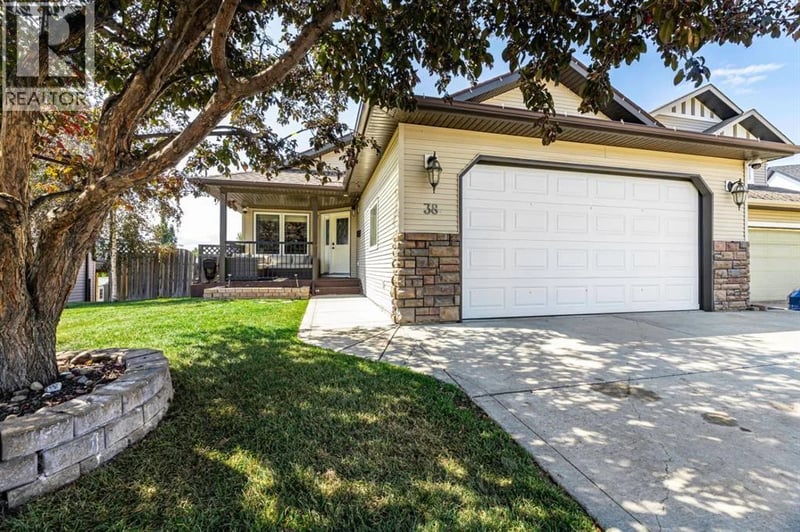38 Ivany Close, Red Deer, Alberta, T4R0A1, Red Deer, Alberta — photo 1 of 5
