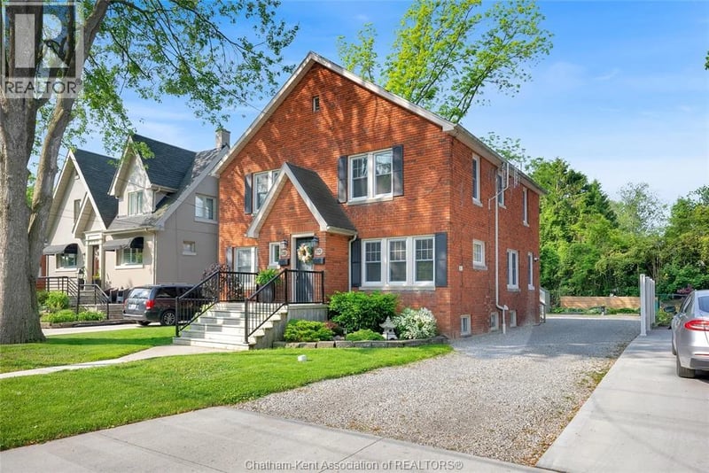210-212 Elizabeth Street, Chatham, Ontario, N7L2Y7, Chatham, Ontario — photo 1 of 5