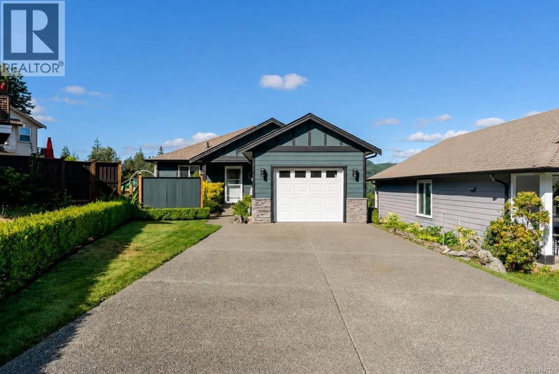 1070 Lisa Close, Shawnigan Lake, British Columbia, V0R2W3, Shawnigan Lake, British Columbia — photo 1 of 5