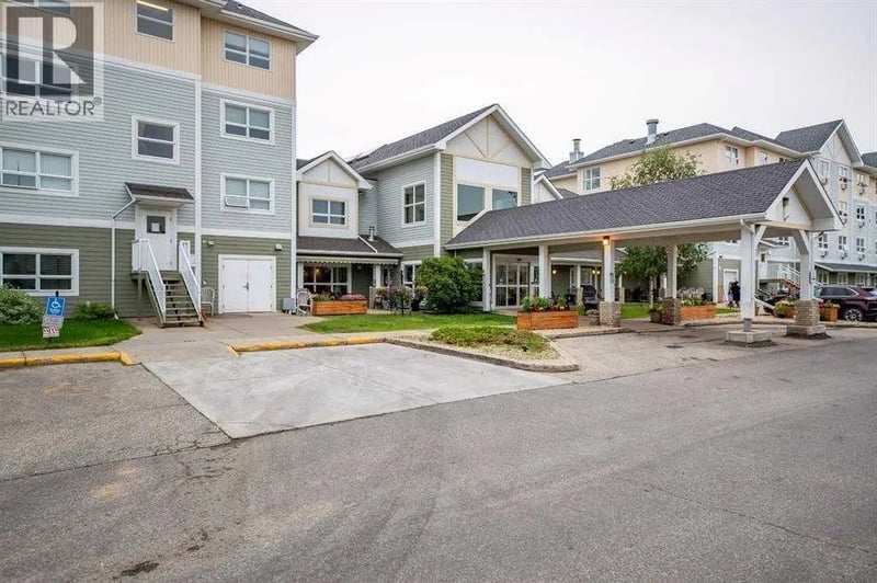 10402 111 Street, Grande Prairie, Alberta, T8V8G4, Grande Prairie, Alberta — photo 1 of 5