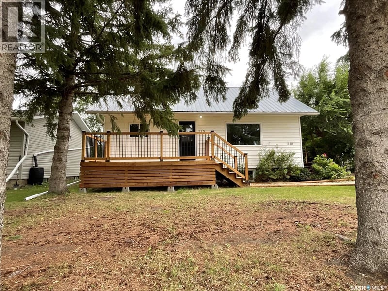 210 7th STREET S, Wakaw, Saskatchewan, S0K4P0, Wakaw, Saskatchewan — photo 1 of 5
