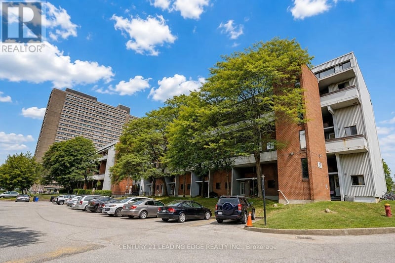 #207 135 Leeward Glenway, Toronto (Flemingdon Park), Ontario, M3C2Z2, Toronto (Flemingdon Park), Ontario — photo 1 of 5