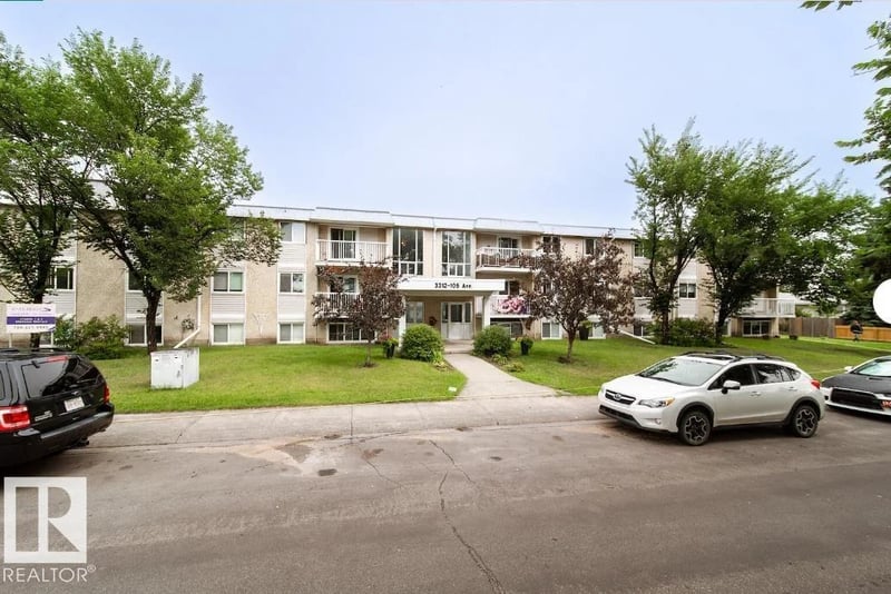 3312 105 AV NW, Edmonton, Alberta, T5W0B4, Edmonton, Alberta — photo 1 of 5