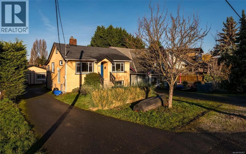 3026 Donald Street, Saanich, British Columbia, V9A1Y2, Saanich, British Columbia — photo 1 of 5