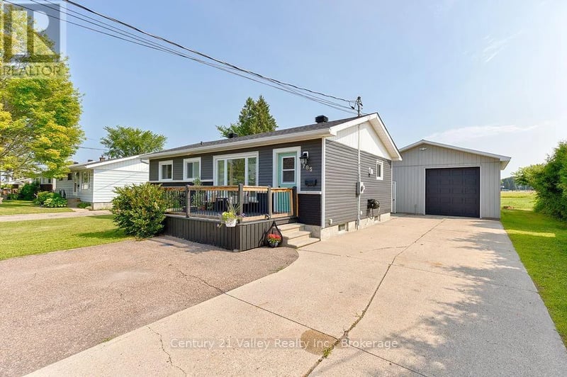 785 Eighth Street, Renfrew, Ontario, K7V1B5, Renfrew, Ontario — photo 1 of 5