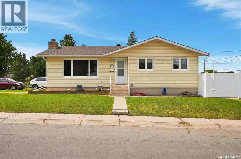 790 13th AVENUE SW, Moose Jaw, Saskatchewan, S6H6H6, Moose Jaw, Saskatchewan — photo 1 of 5