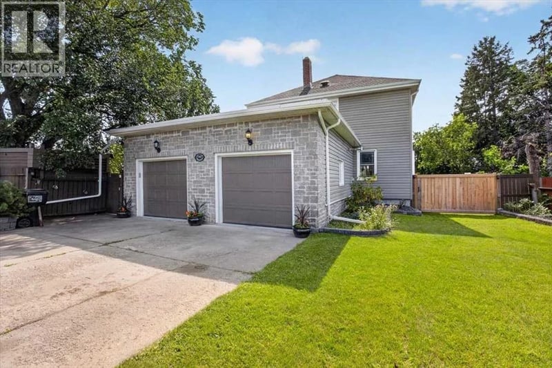 17107 80 Avenue Northwest, Edmonton, Alberta, T2T0B3, Edmonton, Alberta — photo 1 of 5
