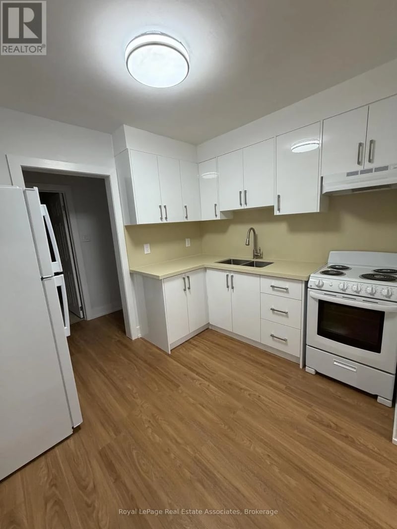 #1 3877 Bathurst Street, Toronto (Lansing-Westgate), Ontario, M3H3N4, Toronto (Lansing-Westgate), Ontario — photo 1 of 5