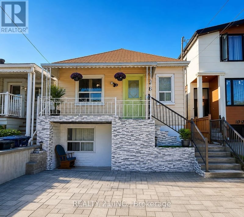 8 Mack Avenue, Toronto (Clairlea-Birchmount), Ontario, M1L1L9, Toronto (Clairlea-Birchmount), Ontario — photo 1 of 5