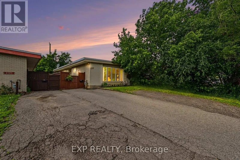 2385 Walkley Road, Ottawa, Ontario, K1G3H1, Ottawa, Ontario — photo 1 of 5