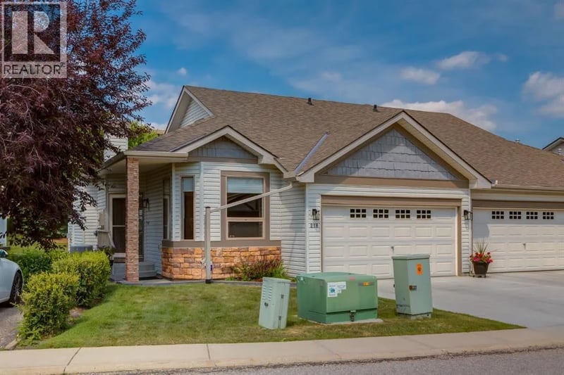 218 Springbank Villas Southwest, Calgary, Alberta, T3H5P7, Calgary, Alberta — photo 1 of 5