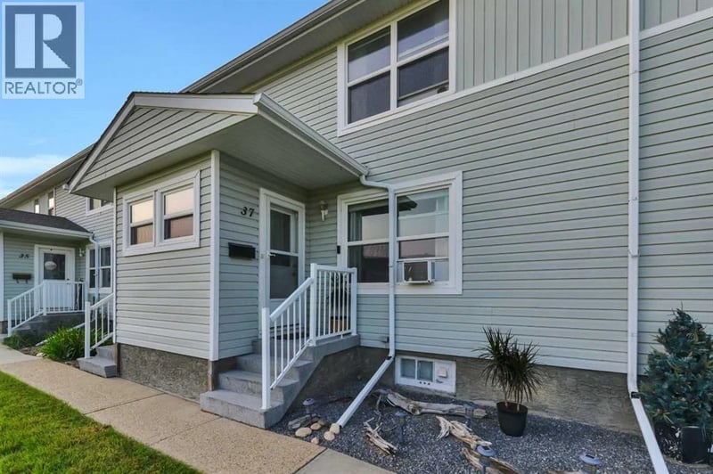 37 Poplar Crescent, Springbrook, Alberta, T4S1V3, Springbrook, Alberta — photo 1 of 5