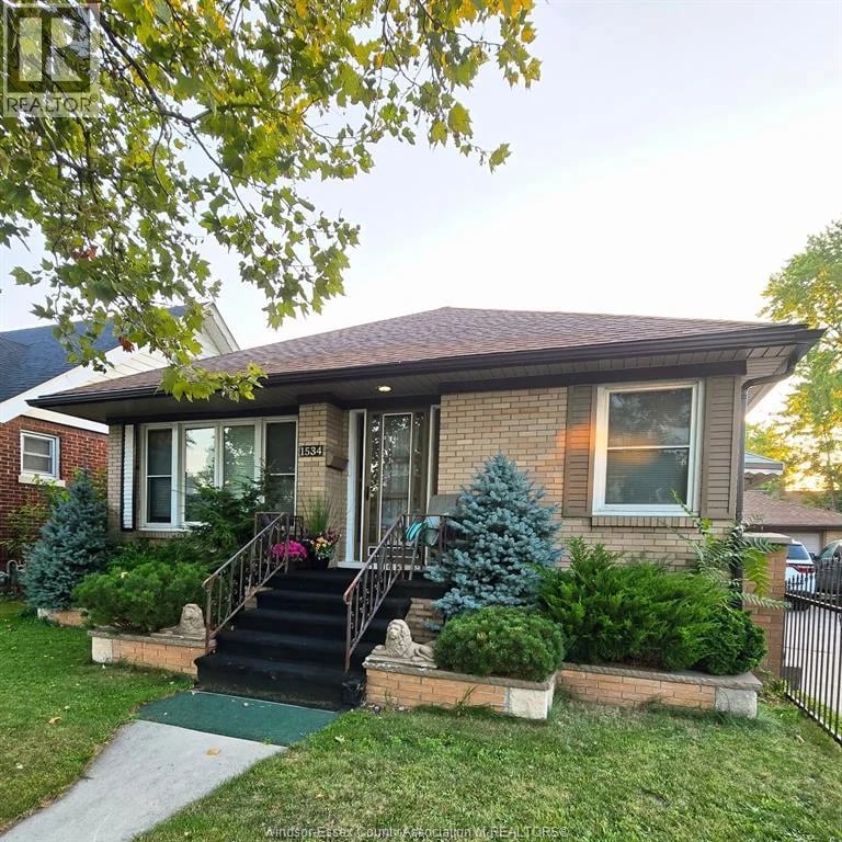 1534 PILLETTE Road, Windsor, Ontario, N8Y3C2, Windsor, Ontario — photo 1 of 5