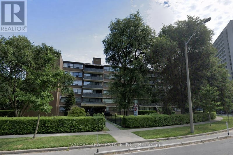 #501 42 Thorncliffe Park Drive, Toronto (Thorncliffe Park), Ontario, M4H1K1, Toronto (Thorncliffe Park), Ontario — photo 1 of 5