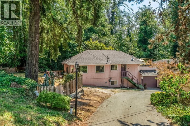 6136 MARINE Drive, Burnaby, British Columbia, V3N2Y1, Burnaby, British Columbia — photo 1 of 5