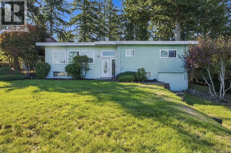 715 8th Avenue, Campbell River, British Columbia, V9W6A7, Campbell River, British Columbia — photo 1 of 5