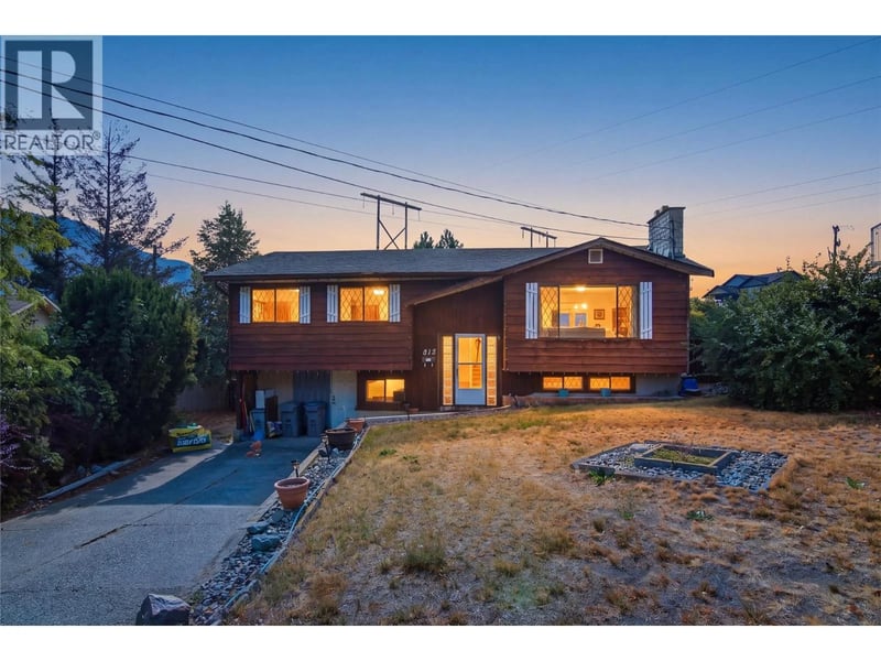 815 KAMBIA Crescent, Kamloops, British Columbia, V2B7M8, Kamloops, British Columbia — photo 1 of 5