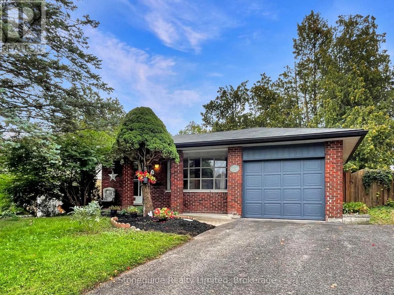 1139 Danita Boulevard, Peterborough (Monaghan Ward 2), Ontario, K9J7J9, Peterborough (Monaghan Ward 2), Ontario — photo 1 of 5