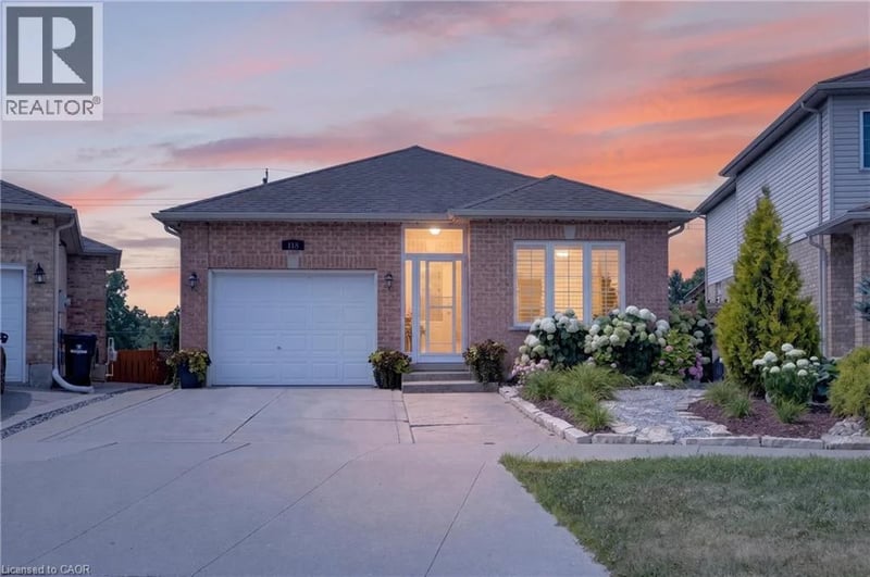 118 CHESTER Drive, Cambridge, Ontario, N1T0B1, Cambridge, Ontario — photo 1 of 5