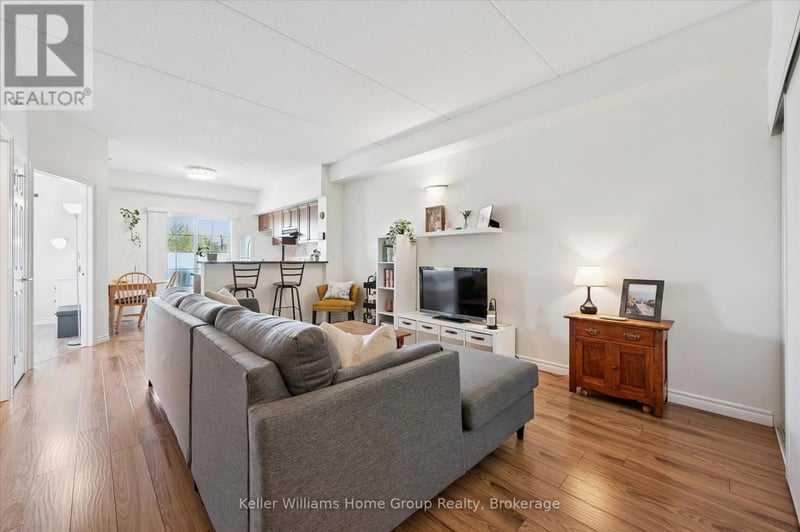 #114 308 Watson Parkway North, Guelph (Grange Road), Ontario, N1E0G7, Guelph (Grange Road), Ontario — photo 1 of 5