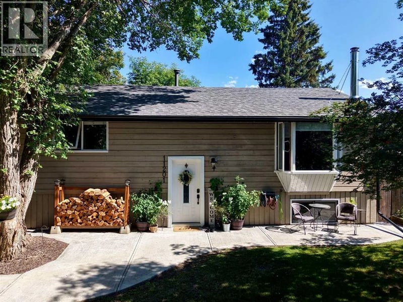 11201 91 Street, Peace River, Alberta, T8S1P7, Peace River, Alberta — photo 1 of 5