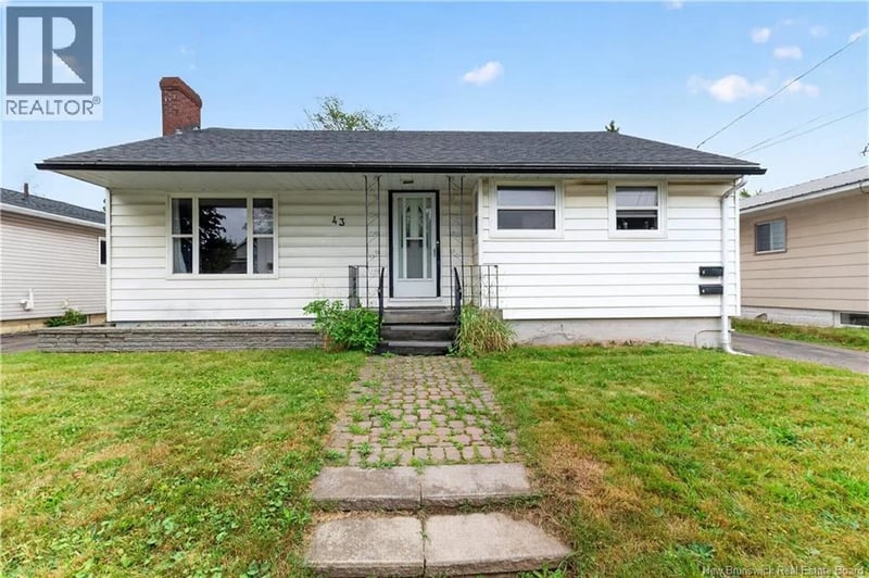 43 Derby Street, Moncton, New Brunswick, E1E6Y6, Moncton, New Brunswick — photo 1 of 5