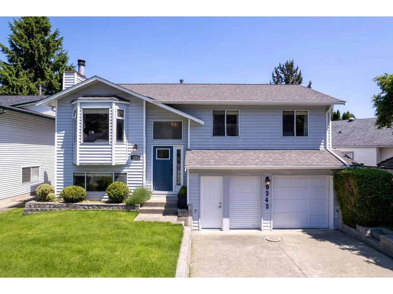 9242 209A Crescent, Langley, British Columbia, V1M1T5, Langley, British Columbia — photo 1 of 5
