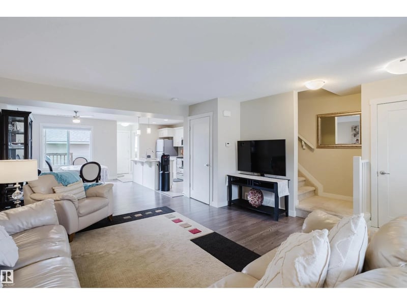 124 CY BECKER BV NW, Edmonton, Alberta, T5Y0X9, Edmonton, Alberta — photo 1 of 5