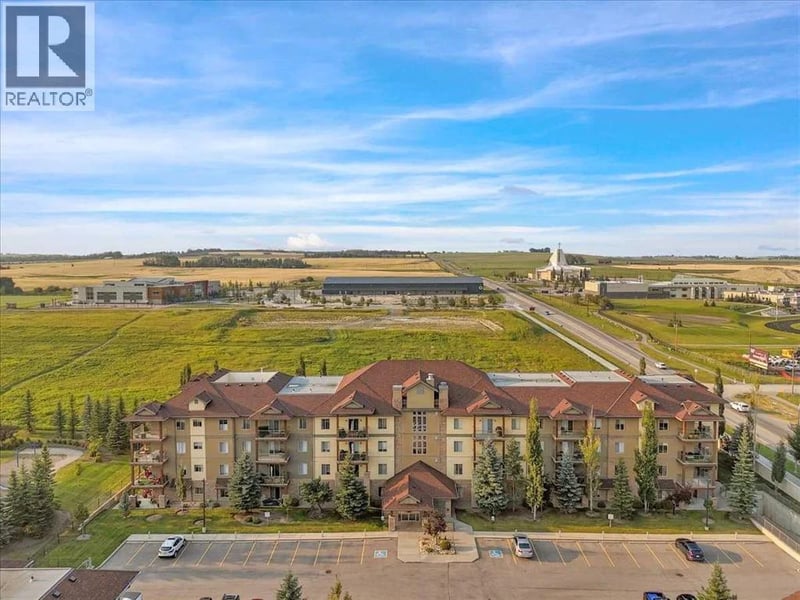 92 Crystal Shores Road, Okotoks, Alberta, T1S2N2, Okotoks, Alberta — photo 1 of 5