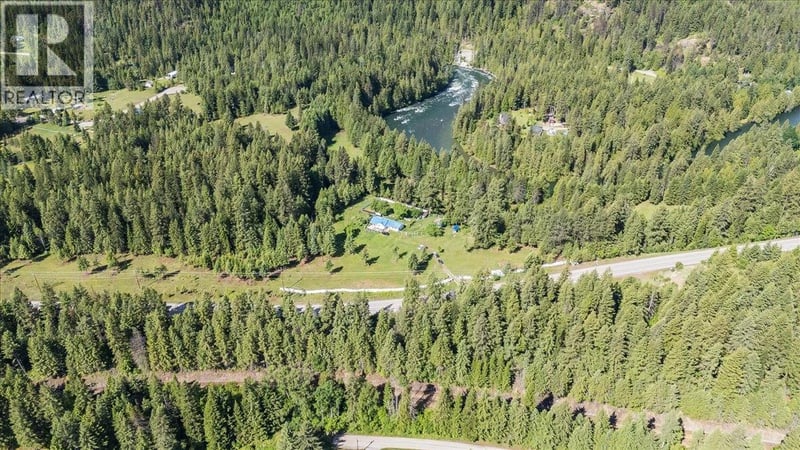 2621 3A Highway, Castlegar, British Columbia, V1N4P5, Castlegar, British Columbia — photo 1 of 5