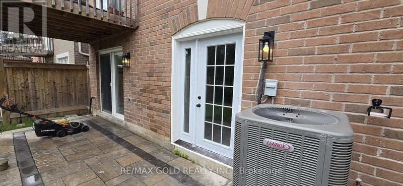 1226 Duignan (Lower) Crescent, Milton (FO Ford), Ontario, L9E1C2, Milton (FO Ford), Ontario — photo 1 of 5