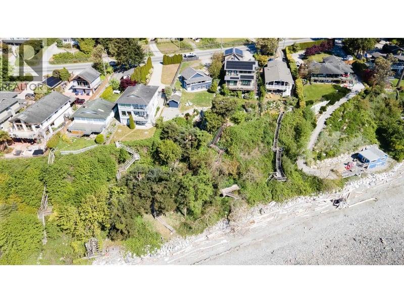 6221 SUNSHINE COAST Highway, Sechelt, British Columbia, V7Z0M1, Sechelt, British Columbia — photo 1 of 5