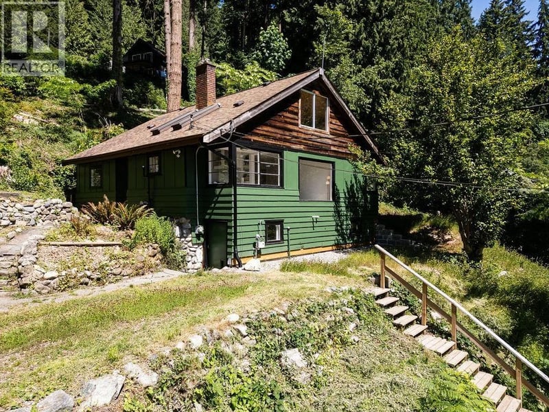 915 MARINE Drive, Gibsons, British Columbia, V0N1V1, Gibsons, British Columbia — photo 1 of 5
