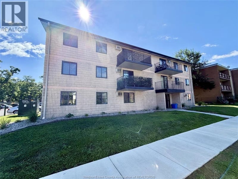 #102 3355 SANDWICH, Windsor, Ontario, N9C1B2, Windsor, Ontario — photo 1 of 5