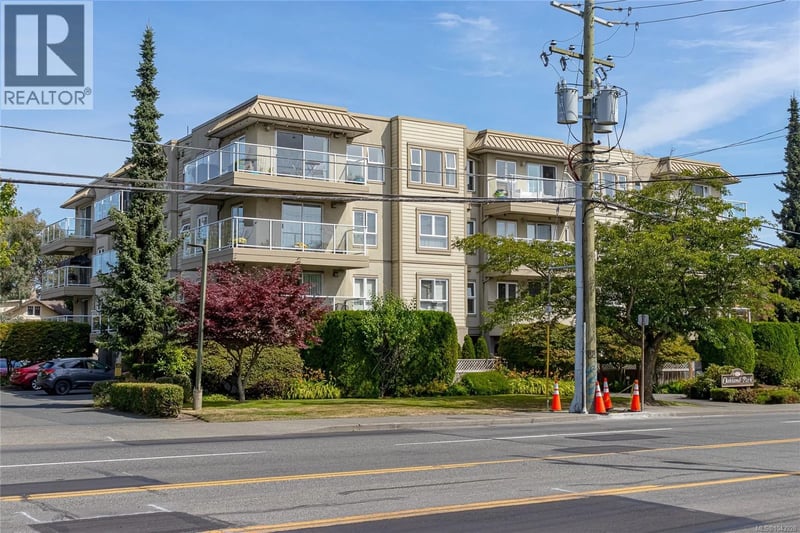 #301 1536 Hillside Avenue, Victoria, British Columbia, V8T2C2, Victoria, British Columbia — photo 1 of 5