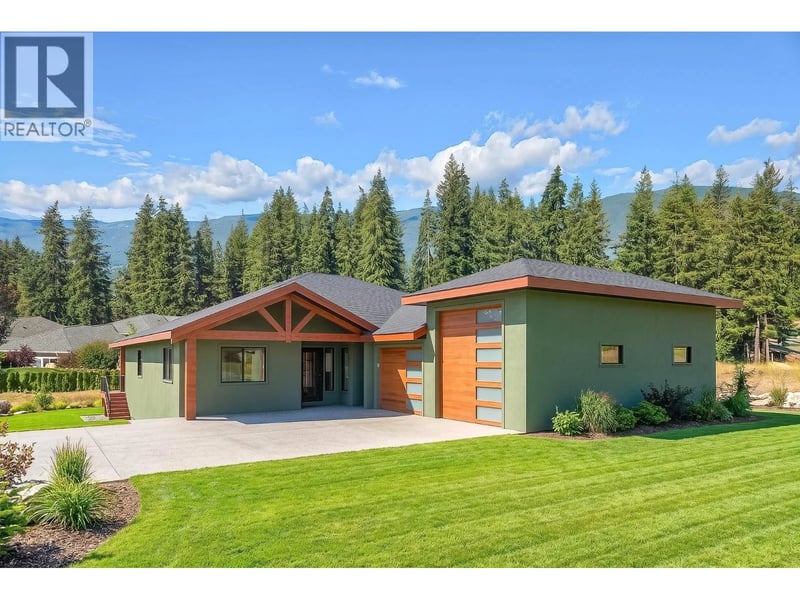 4160 20 Street Northeast, Salmon Arm, British Columbia, V1E2A3, Salmon Arm, British Columbia — photo 1 of 5