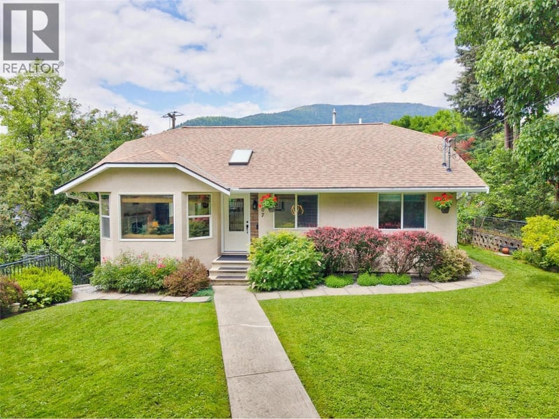 1007 Hoover Street, Nelson, British Columbia, V1L4X9, Nelson, British Columbia — photo 1 of 5