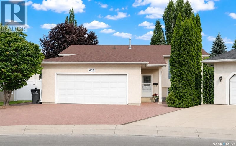 439 Fairbrother COURT, Saskatoon, Saskatchewan, S7S1H9, Saskatoon, Saskatchewan — photo 1 of 5