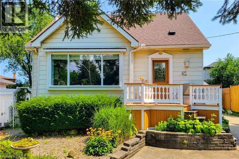 42 LAKE Avenue North, Hamilton, Ontario, L8E1L3, Hamilton, Ontario — photo 1 of 5