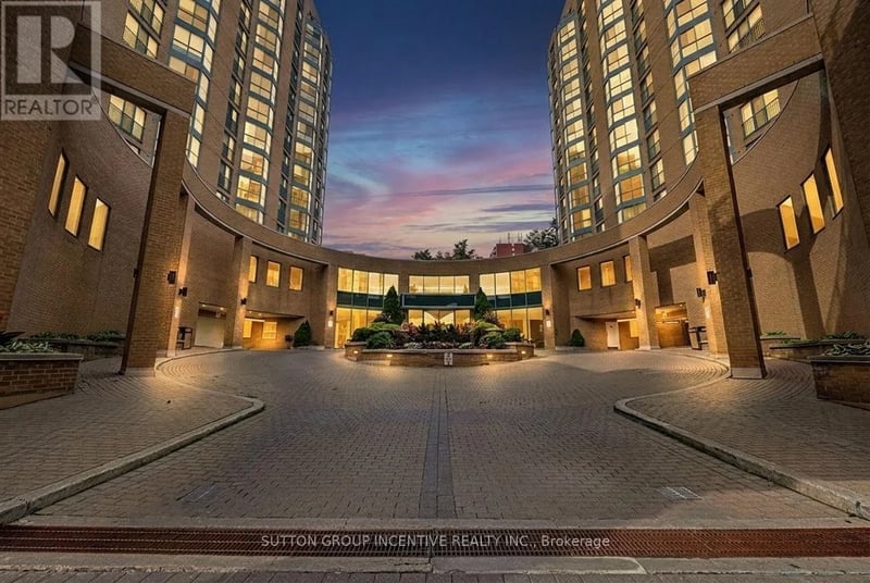 #304 140 Dunlop Street East, Barrie (City Centre), Ontario, L4M6H9, Barrie (City Centre), Ontario — photo 1 of 5