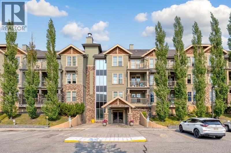 205 Sunset Drive, Cochrane, Alberta, T4C0H6, Cochrane, Alberta — photo 1 of 5