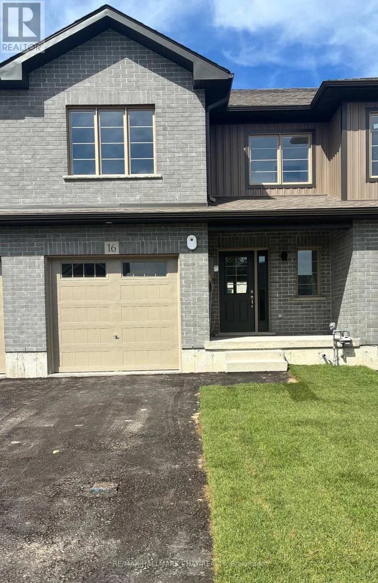 16 Beverly Street, Springwater (Elmvale), Ontario, L0L1P0, Springwater (Elmvale), Ontario — photo 1 of 5