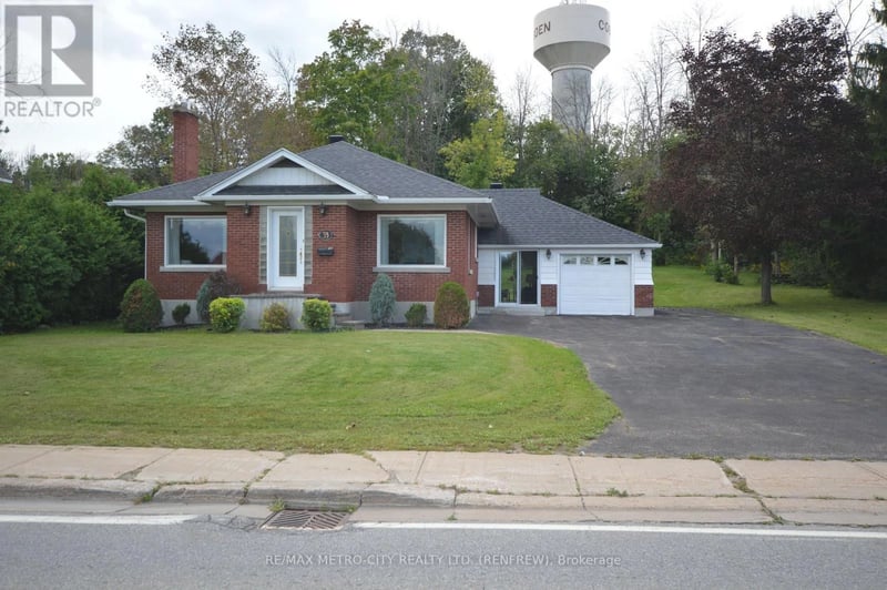 33 Pembroke Street, Whitewater Region, Ontario, K0J1K0, Whitewater Region, Ontario — photo 1 of 5