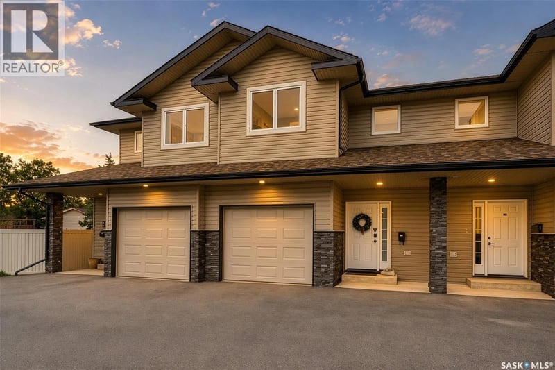 A2 33 Wood Lily DRIVE, Moose Jaw, Saskatchewan, S6J1B4, Moose Jaw, Saskatchewan — photo 1 of 5
