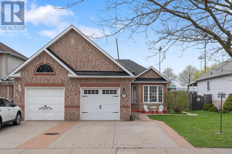 147 St. Lawrence Drive, Welland (N. Welland), Ontario, L3C7H6, Welland (N. Welland), Ontario — photo 1 of 5