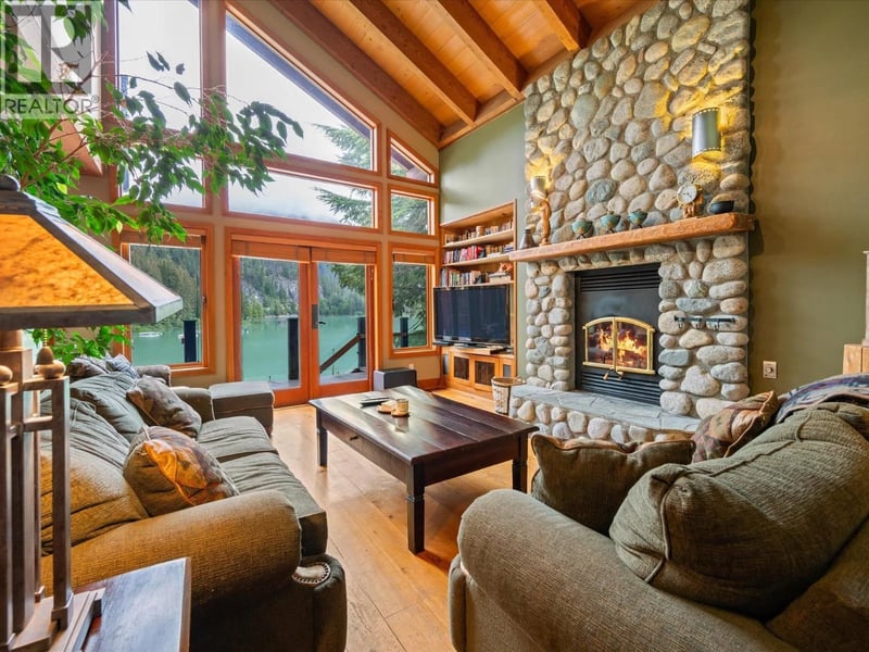 9297 LAKESHORE Drive, Whistler, British Columbia, V8E0G6, Whistler, British Columbia — photo 1 of 5