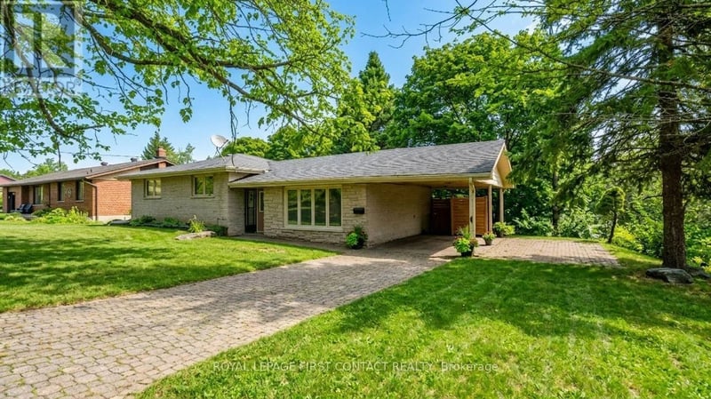 18 Kennedy Drive, Kawartha Lakes (Fenelon Falls), Ontario, K0M1N0, Kawartha Lakes (Fenelon Falls), Ontario — photo 1 of 5
