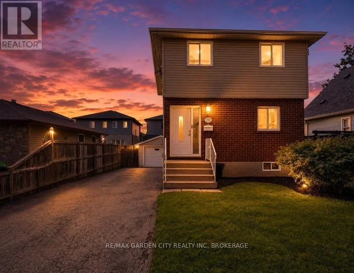 211 Morton Street South, Thorold (Allanburg/Thorold South), Ontario, L2V1C8, Thorold (Allanburg/Thorold South), Ontario — photo 1 of 5